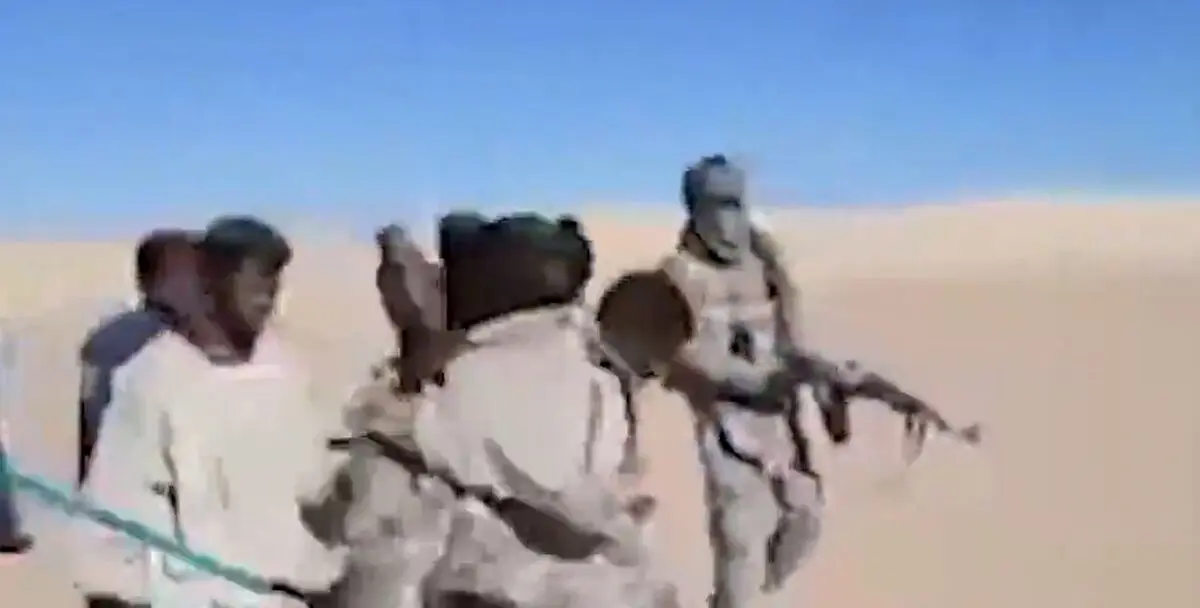 شکنجه وحشتناک در بیابان توسط مردان خشن + فیلم 16+
