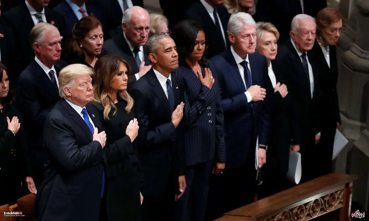 تصاویر : حاشیه‌هایی از تشییع جنازه جورج بوش پدر؛ کنار هم نشستن ترامپ، اوباما، کلینتون و کارتر