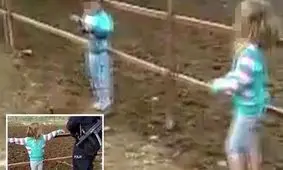 تنبیه وحشتناک کودکان خردسال توسط پدر شرور! +فیلم