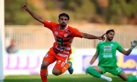 دشتی در جمع شاگردان دایی به کار ادامه می‌دهد