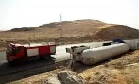 واژگونی تریلر حامل بنزین در جاده پلدختر - دره شهر