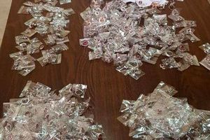 کشف ۷ کیلوگرم نقره قاچاق در گمرک بازرگان+عکس