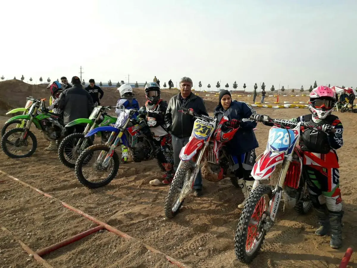 بانوی موتورسوار کرمانی امتیاز نایب قهرمانی سال را کسب کرد