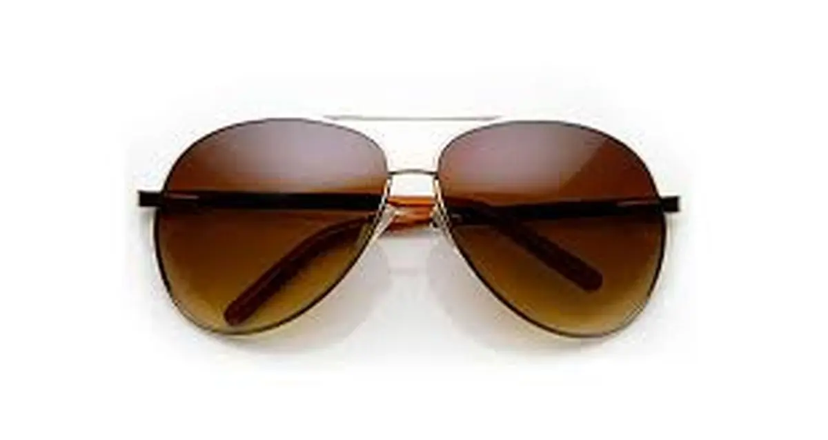 عینک آفتابی، چه مدل و رنگی را انتخاب کنیم؟