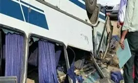 ۱۰ مصدوم در حادثه واژگونی مینی‌بوس