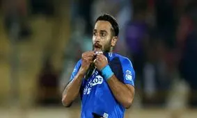 تشویق مهاجم استقلال توسط هواداران سپیدرود/سرخپوشان گیلان با اسپانسر جدید مقابل آبی پوشان