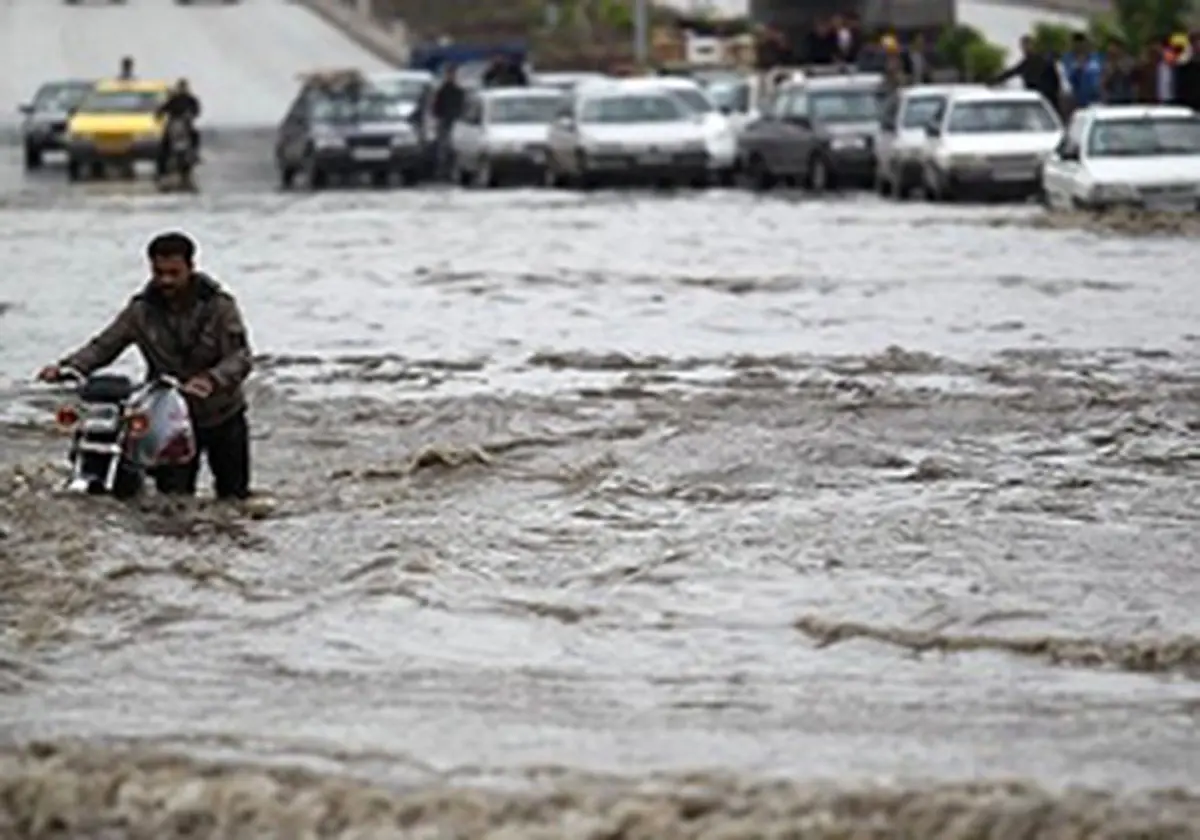 آبگرفتگی معابر بروجرد بر اثر بارش های اخیر