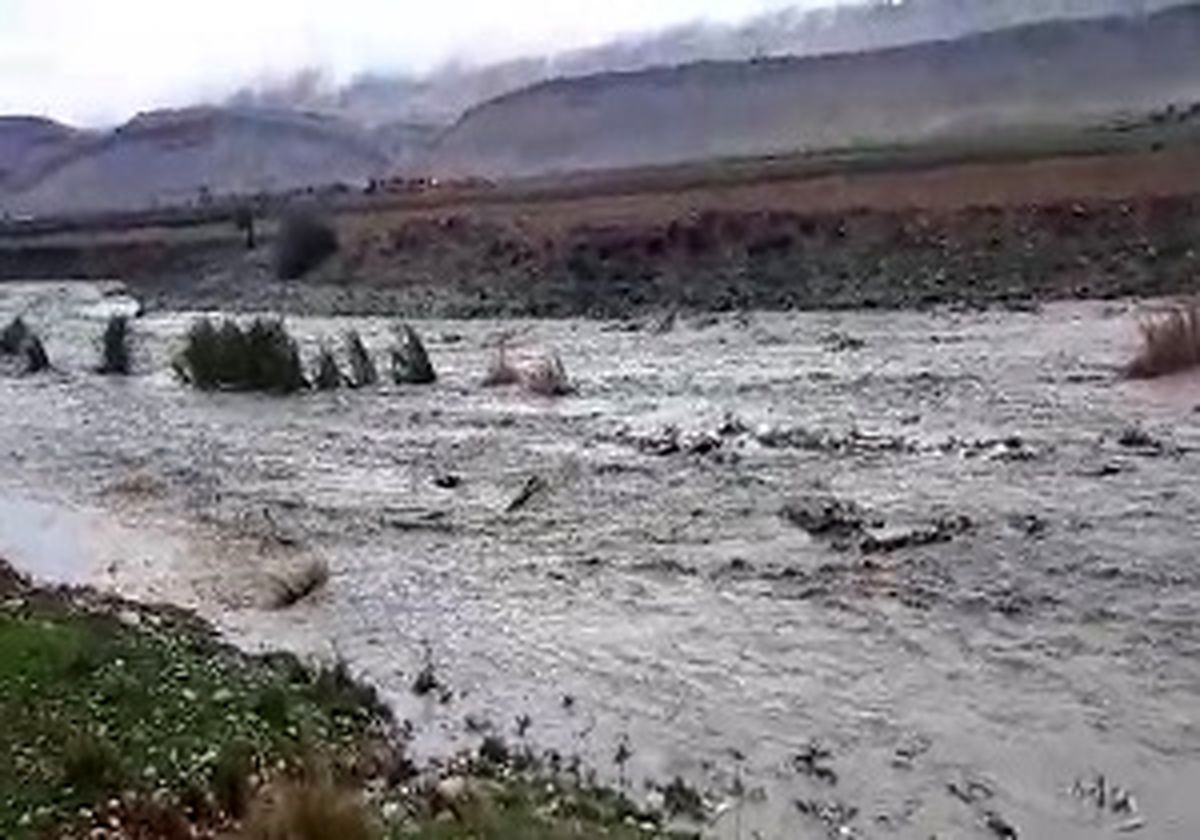 جاری شدن آب در رودخانه فصلی گیلانغرب + فیلم