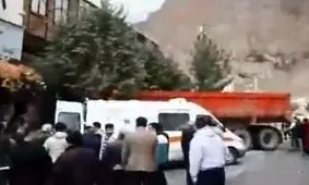 برخورد یک تریلی با مغازه در کرمانشاه + فیلم