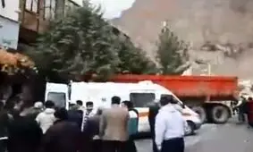 برخورد یک تریلی با مغازه در کرمانشاه + فیلم