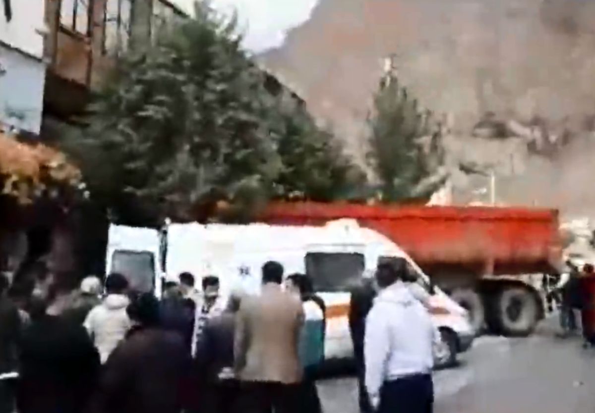 برخورد یک تریلی با مغازه در کرمانشاه + فیلم
