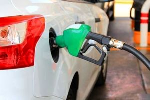 تخصیص سهمیه بنزین به هر نفر بر بستر کد ملّی خانوار / سهمیه بنزین «ماهانه ۳۰ لیتر بنزین ۱۰۰۰ تومانی به ازای هر فرد» /خانوارهای بدون خودرو یا کم‌مصرف سود می کنند؟