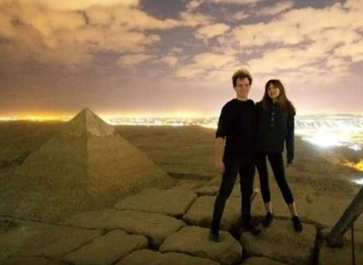 ضبط فیلم غیراخلاقی دختر و پسر توریست در بالای اهرام مصر
