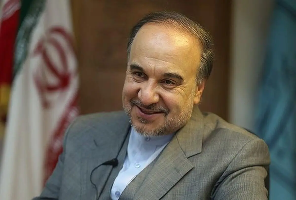 با دیپلماسی لبخند، وزیر، فوتبال را نابود می‌کند؟