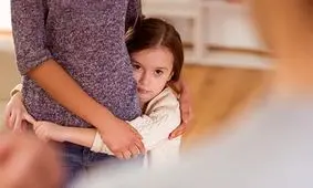 در هنگام دخالت دیگران در تربیت فرزند چه باید کرد؟