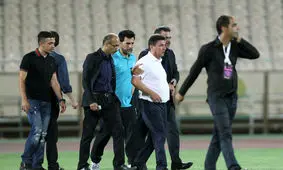 گرد و خاک قلعه‌نویی در رختکن سپاهان