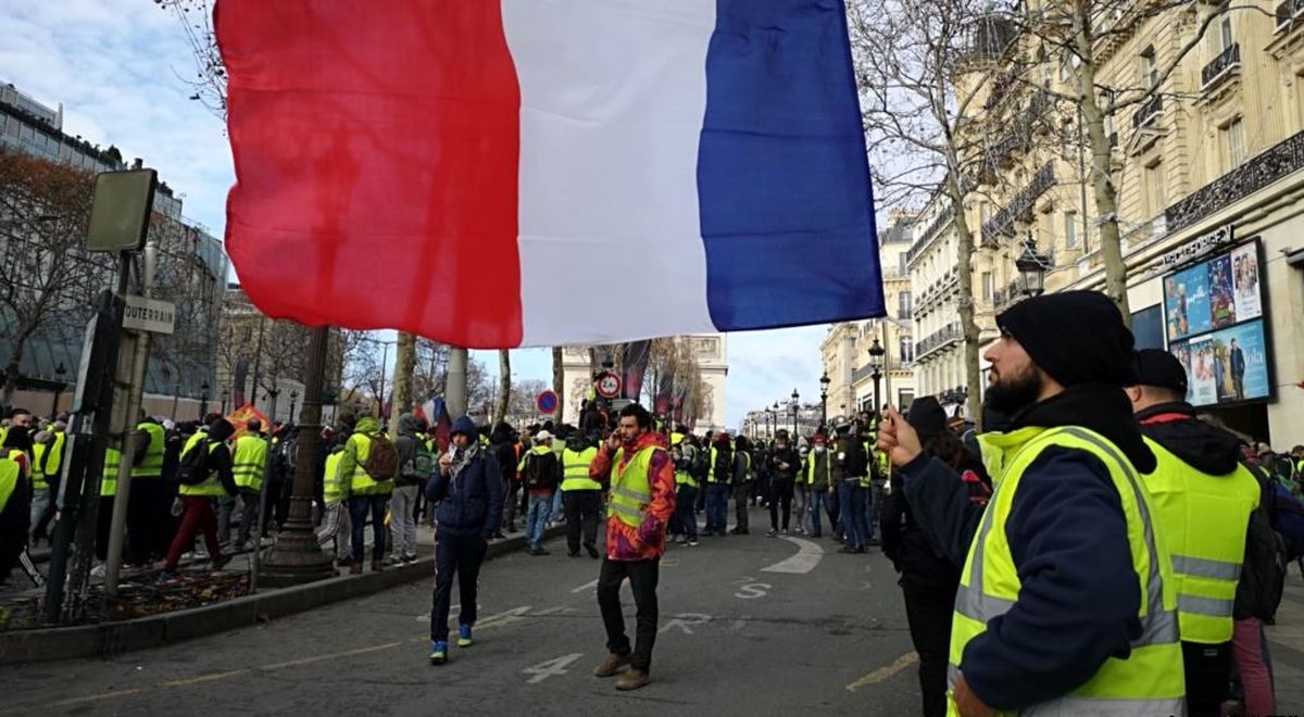 جلیقه زرد‌های فرانسه بر سر دوراهی /آیا اعتراضات علیه مکرون از کنترل حلقه اصلی معترضان خارج می‌شود؟ /دامی در مسیر یک جنبش ‏مردمی