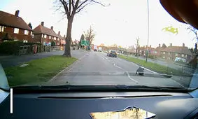 جان سالم به در بردن یک پسربچه عجول از خطر مرگ +فیلم