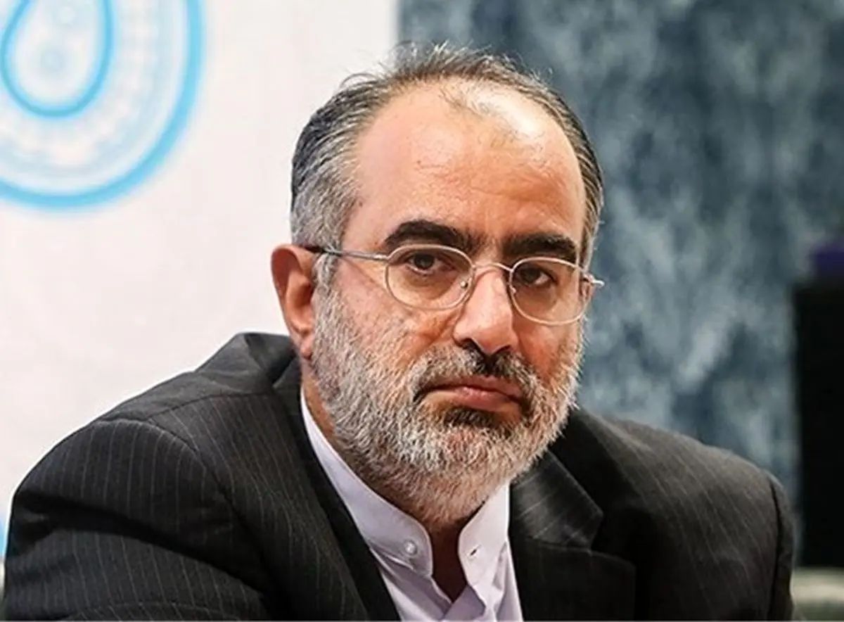 حسام‌الدین آشنا: روحانی باید دنده معکوس بکشد/صریحا از آقای جهانگیری می پرسم اگر شما نمی‌توانید منشی دفترتان را عوض کنید، چرا معاون اول مانده اید؟ /روحانی حلقه ای نزدیک به خودش به اسم حلقه مرکز تحقیقات استراتژیک دارد