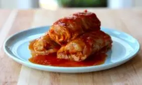 شام شب یلدا امسال یک دلمه کلم متفاوت درست کنید