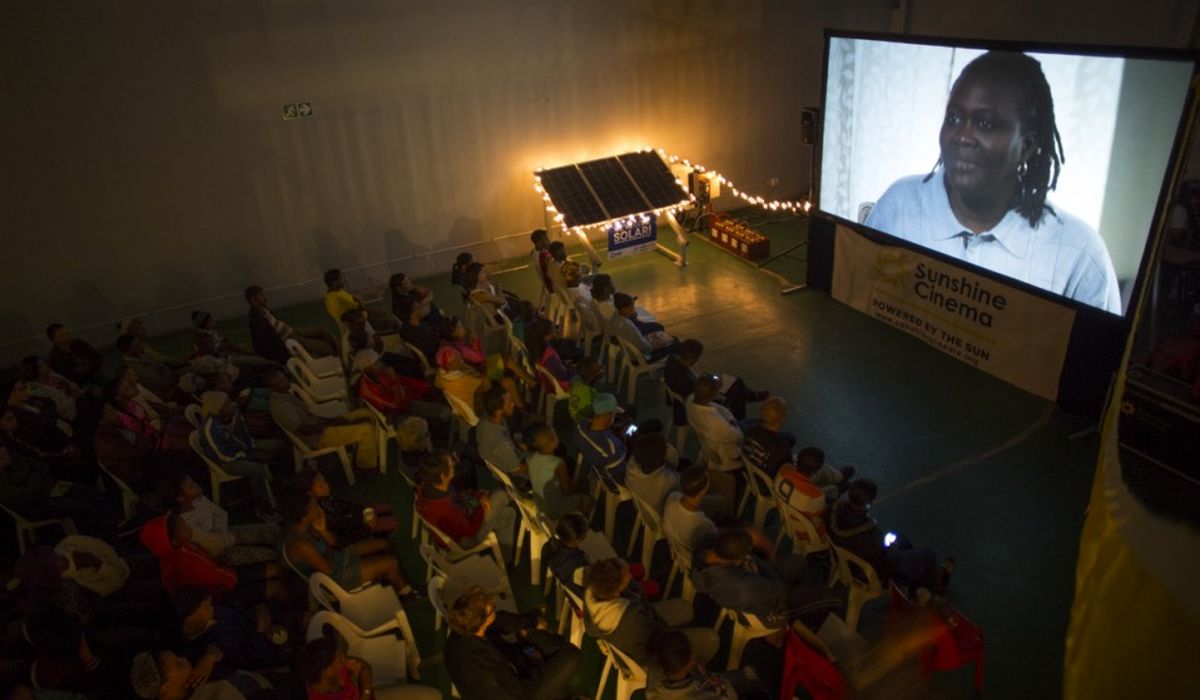 ویدئو/«سینمای سیار» راهکاری برای پر کردن اوقات فراغت مردم در آفریقای مرکزی