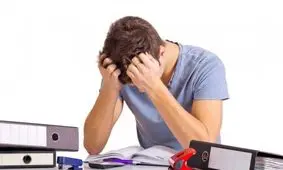 ۱۲ نشانه‌ که ثابت می‌کند دچار اضطراب پنهان هستید اما خودتان خبر ندارید