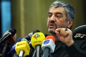 فرمانده کل سپاه: اینکه آمریکا با خروج از برجام ایران را پای میز مذاکره برگرداند خیالی بیش نیست /تسلیم فشارهای اقتصادی آمریکا نخواهیم شد