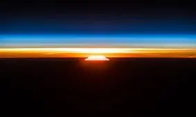 عکس طلوع بی‌نظیر خورشید از ایستگاه فضایی بین‌المللی