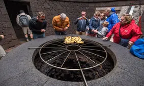 باربکیو بر دهانه آتشفشان+عکس