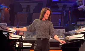 ویدیو/اجرایی زیبا از یانی در کنسرتی در آمریکا