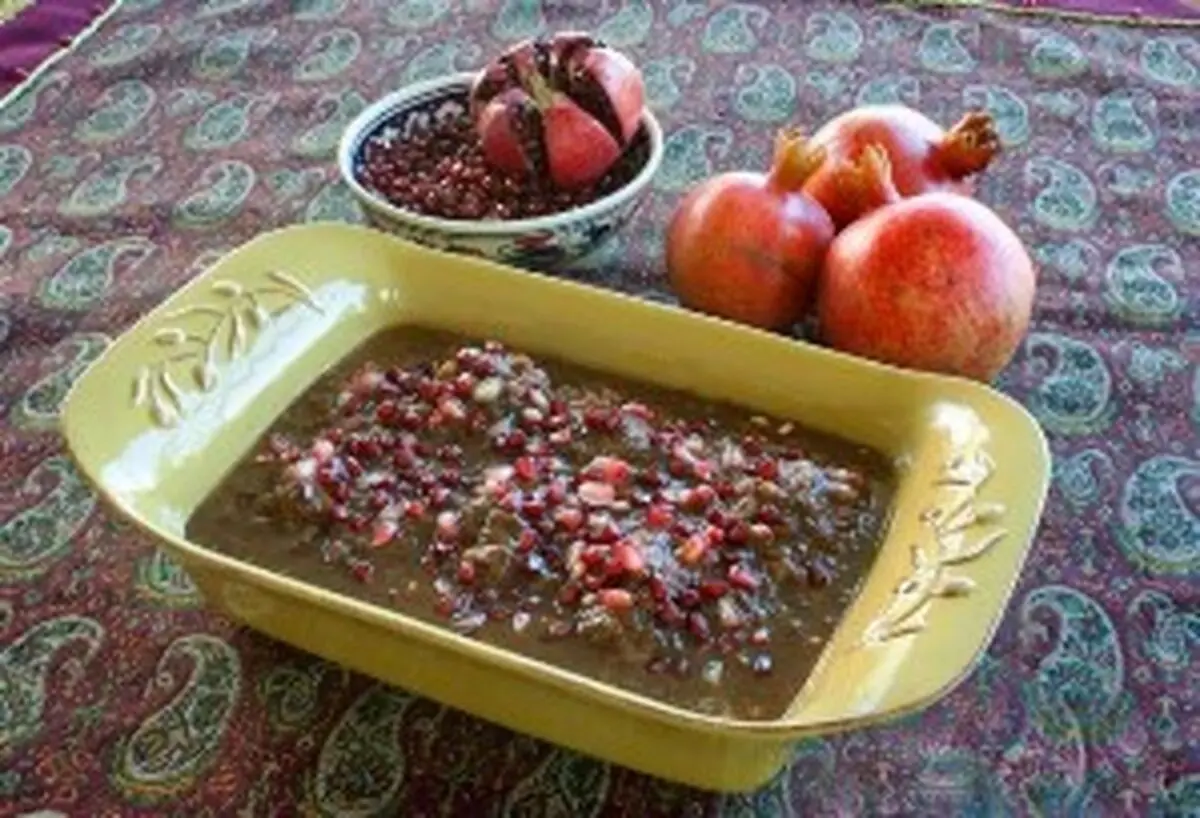غذا شب یلدا امسال را مازندرانی درست کنید، خورش سیر و انار