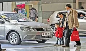 فروش خودرو در چین کاهش پیدا کرده است/ کند شدن رشد اقتصادی عامل موثر در این کاهش است