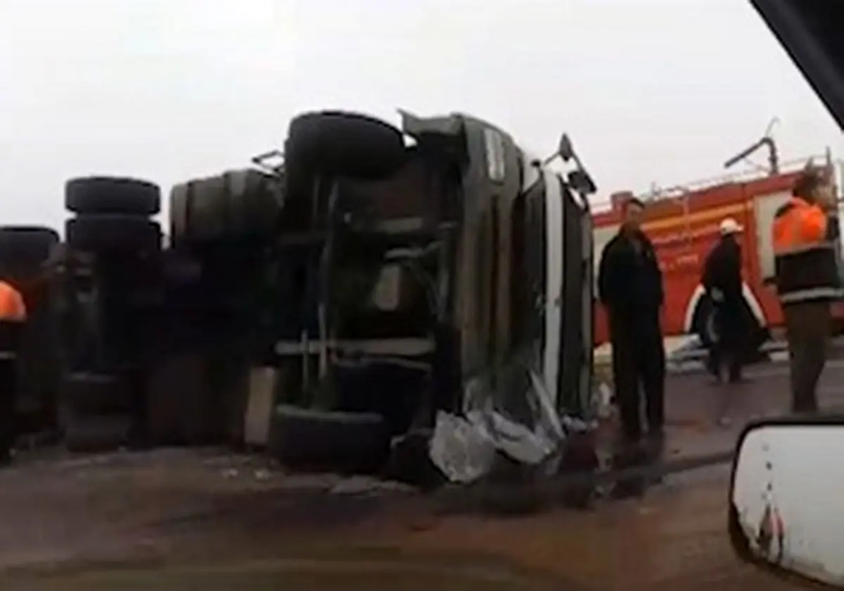 واژگونی تریلی در روانسر + فیلم