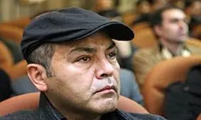 فریبرز عرب نیا: من ارز از ایران خارج نمی کنم اینجا به عنوان راننده بیماران را جا به جا می کنم