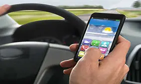 تلفن همراه بلای جان رانندگان در ایتالیا + فیلم