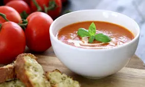 سوپِ ساندویچ گوجه فرنگی و پنیر یک پیش غذای متنوع