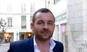 سخنگوی جلیقه زردها: مکرون مردم فرانسه را تحقیر کرد/او به‌هیچ‌ کسی گوش نمی‌کند/در فرانسه تنها یک قشر دارای آزادی هستند/ به دنبال برگزاری یک رفراندوم هستیم/مردم فرانسه از انقلاب ایران الگو گرفتند/ فرانسویان به سمبل‌هایی مانند انقلاب ایران علاقه زیادی دارند