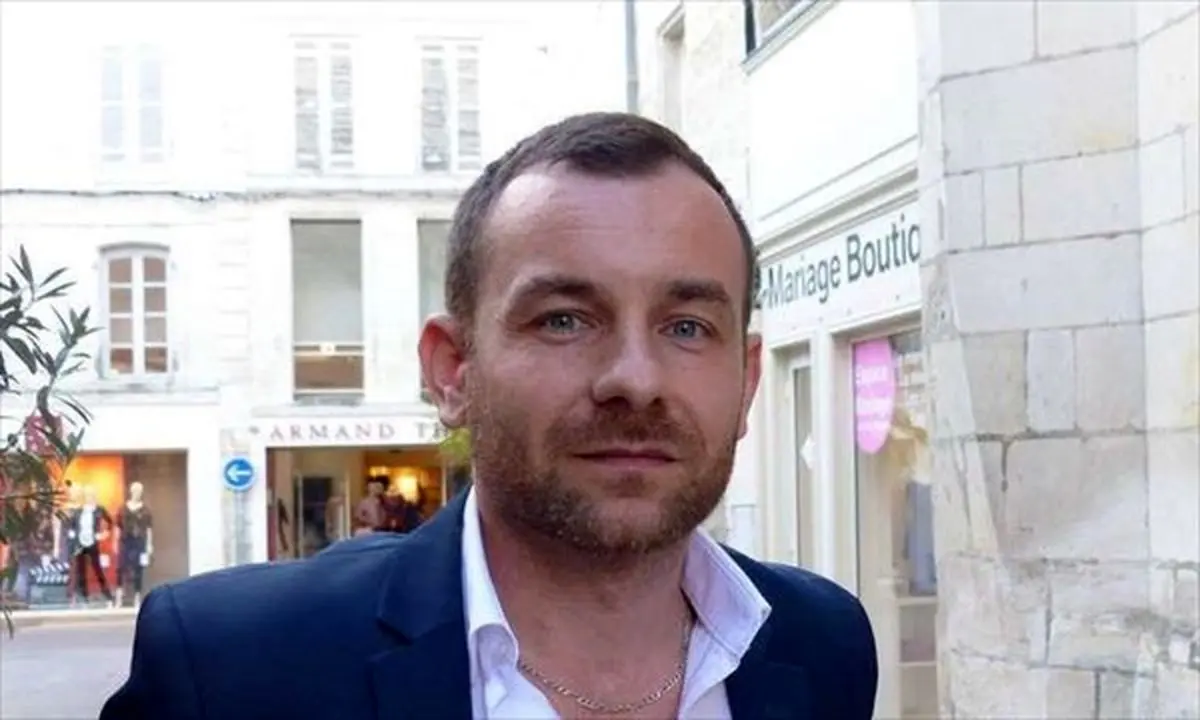 سخنگوی جلیقه زردها: مکرون مردم فرانسه را تحقیر کرد/او به‌هیچ‌ کسی گوش نمی‌کند/در فرانسه تنها یک قشر دارای آزادی هستند/ به دنبال برگزاری یک رفراندوم هستیم/مردم فرانسه از انقلاب ایران الگو گرفتند/ فرانسویان به سمبل‌هایی مانند انقلاب ایران علاقه زیادی دارند