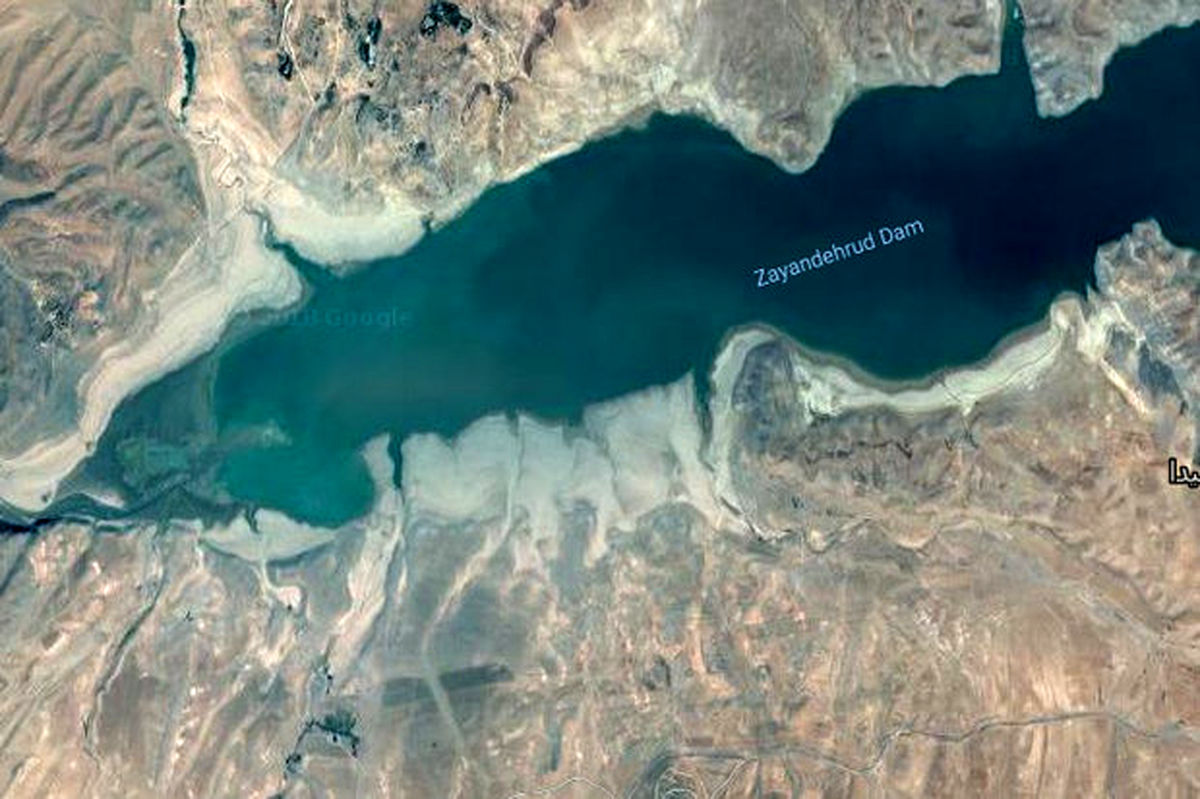 تصویر/بیرون آمدن روستای تاریخی از دریاچه زایندهرود
