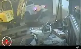 سرقت از بانکی در استرالیا با بیل مکانیکی! + فیلم