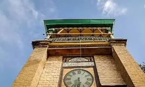 ساعت قدیمی همدان از زباله کبوترها در امان نیست