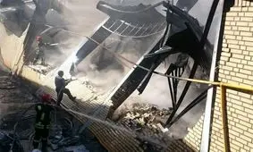 آتش سوزی کارخانه "کیمیا پاکت آریا" کاشان مهار شد