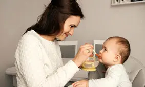 غذا‌هایی که نباید به کودک داد؛ این ۱۱ مورد را فراموش نکنید!