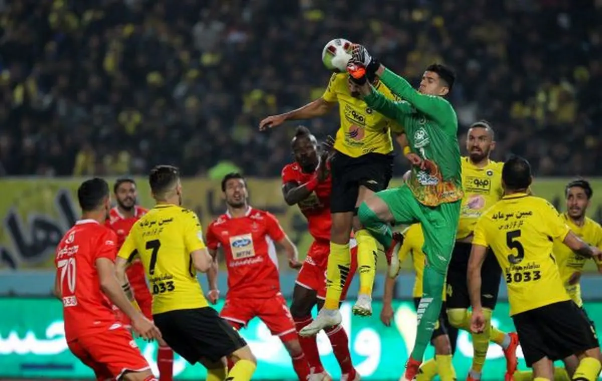 ظهور پدیده لیگ در مشهد /پرسپولیس و سپاهان به دنبال قهرمانی /تراکتورسازی و هیاهو برای هیچ!