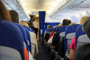 جنجال دست درازی مرد متاهل به زن مسافر در هواپیما +عکس