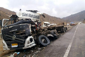 ۳ نفر مجروح بر اثر برخورد کشنده اسکانیا با کمپرسی در خراسان شمالی