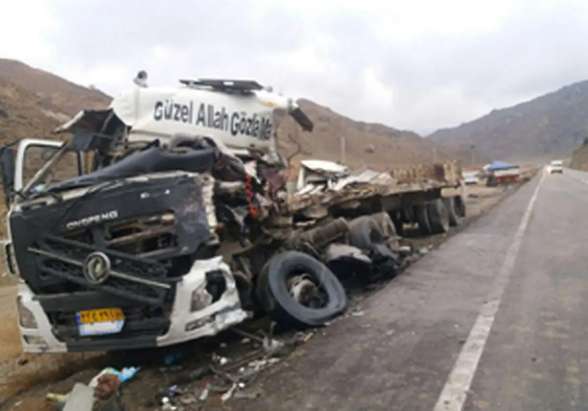 ۳ نفر مجروح بر اثر برخورد کشنده اسکانیا با کمپرسی در خراسان شمالی