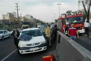 برخورد دو خودروی سواری با یکدیگر حادثه آفرید