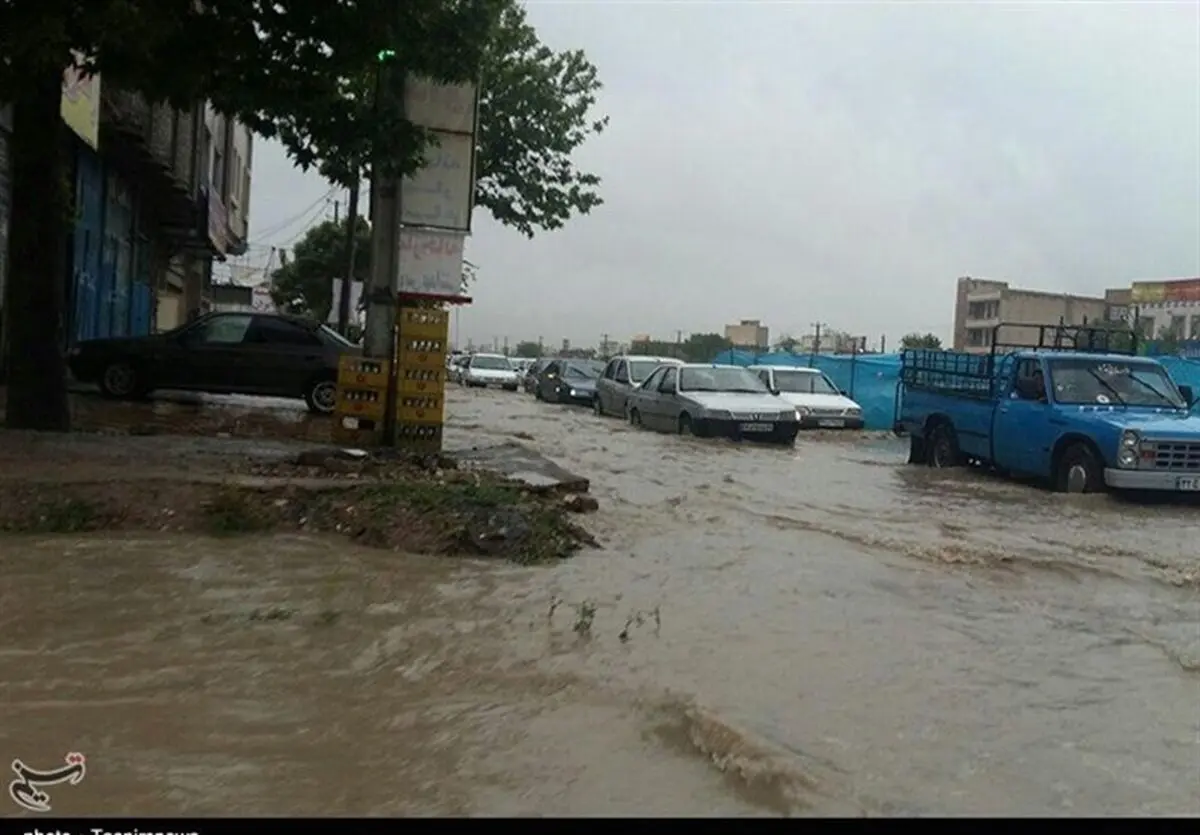 شدت بارندگی در لرستان سبب آبگرفتگی معابر و سیلاب می‌شود