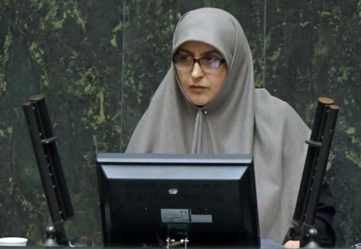 طیبه سیاوشی، نماینده اصلاح طلب: ارسال کنندگان پیامک برای فیلتر اینستاگرام، ما را خائن جلوه می‌دهند / شماره‌ها مشخص است؛ هم ۰۹۱۵ داریم، هم ۰۹۱۲ و ۰۹۱۳‏ / افراد پشت طرح مجلس درباره پیام رسان ها، الگوی چین را در نظر داشتند